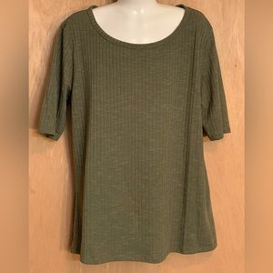 LuLaRoe short sleeve scoop neck shirt